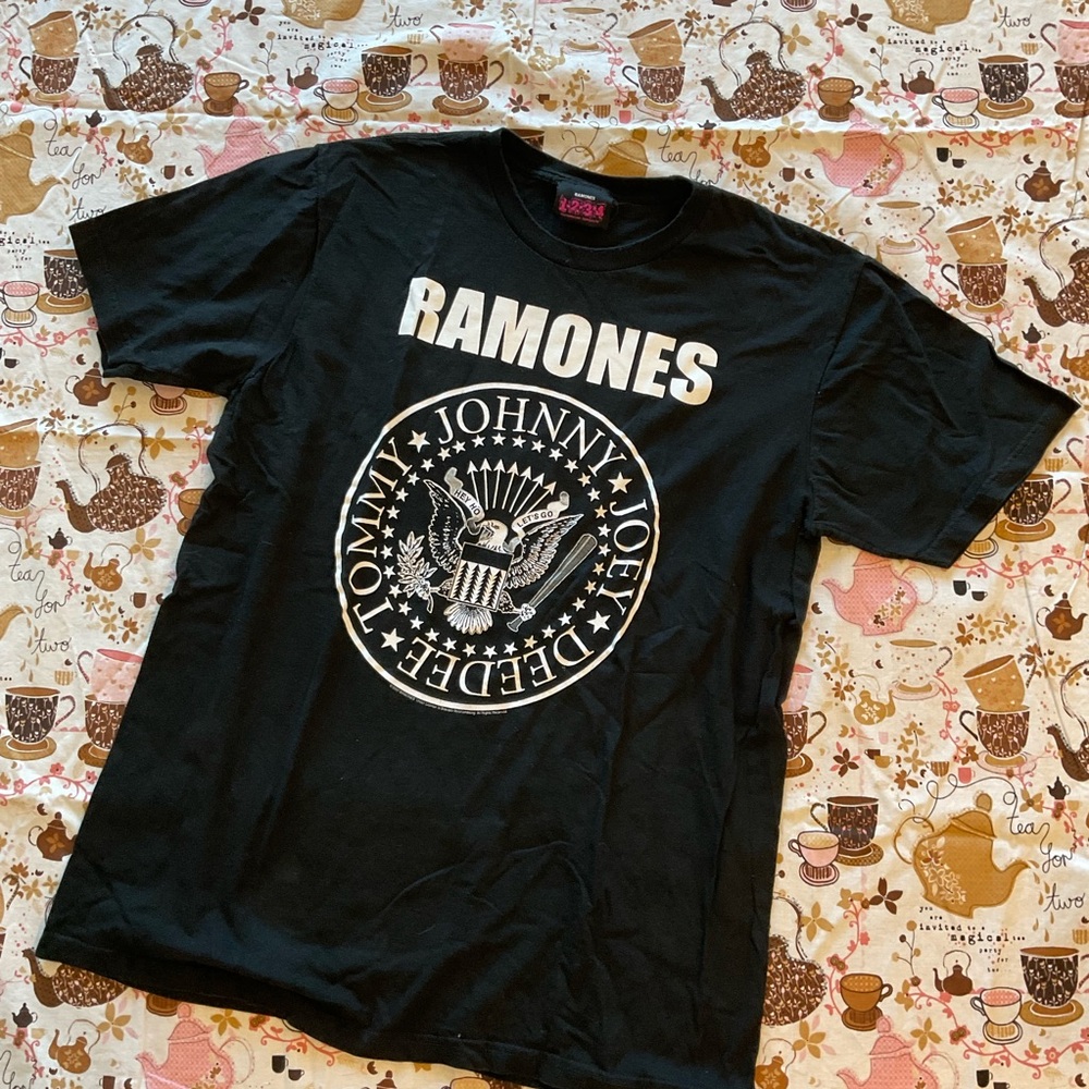 Black and white Ramones band tee
